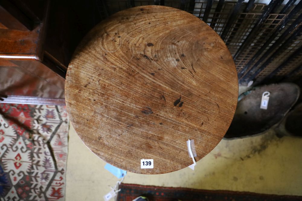 A George III mahogany circular tripod table, 46cm diameter, 68cm high